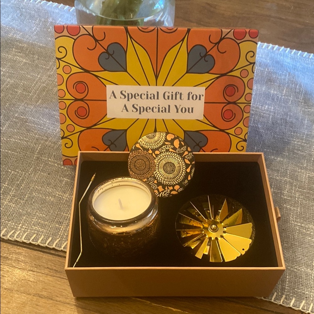 Decorative Candle Gift Set with Gold Accents